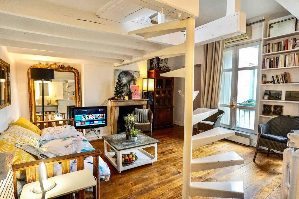 Spacious Loft Saint Michel * Parigi
