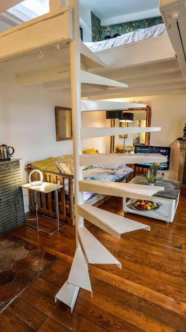 Spacious Loft Saint Michel Parigi